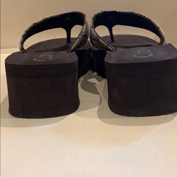 Calvin Klein flip flops - Picture 4 of 4